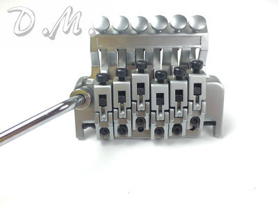 【工廠定制電吉他配件 拉弦板 雙搖顫音器 沙鎳無標(biāo)電吉他顫音系統(tǒng)】?jī)r(jià)格,廠家,圖片,樂器配件,廣州市荻美樂器配件-